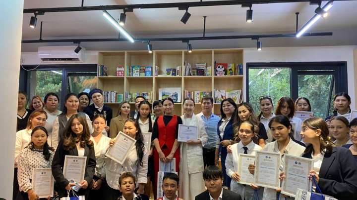 Оқушылар өлең оқудан жарысты