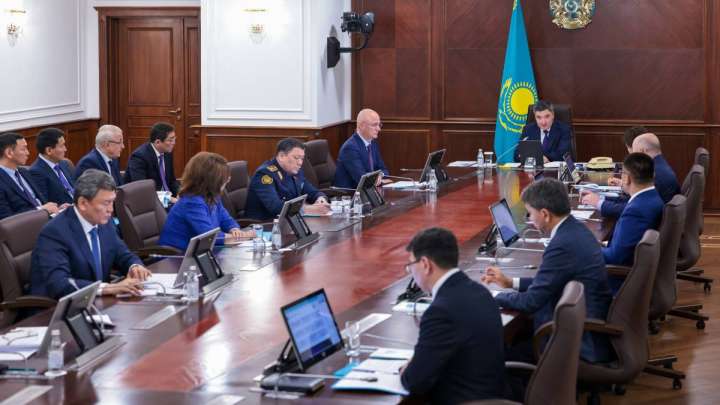 Олжас Бектенов Құқық бұзушылықтың алдын алу жөніндегі ведомствоаралық комиссияның отырысын өткізді