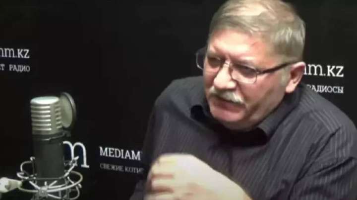 Тоқаев мемлекетке опасыздық жасау бабымен сотталған ғалымға кешірім берді