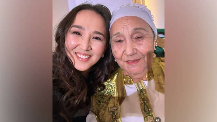 «Қазақ даналығының бейнесі». Желі қолданушылары Димаш Құдайбергеннің әжесіне тамсанып жатыр