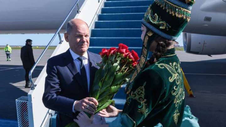 Германия канцлері Олаф Шольц Астанаға келді