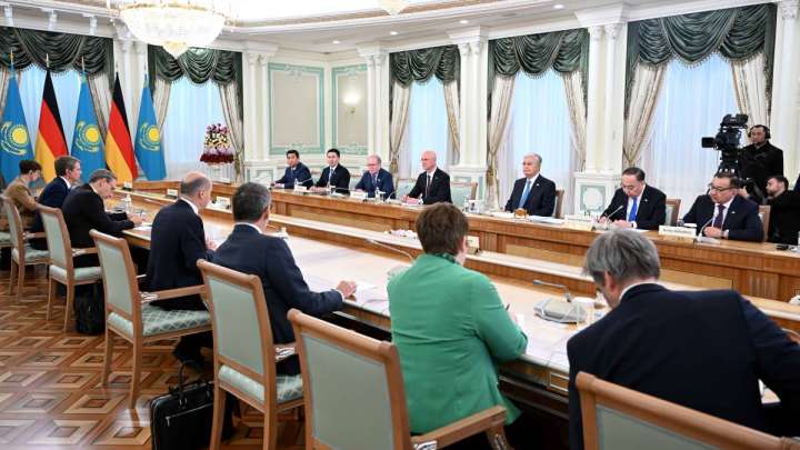 Қасым-Жомарт Тоқаев Шольцті Ақордада қарсы алды