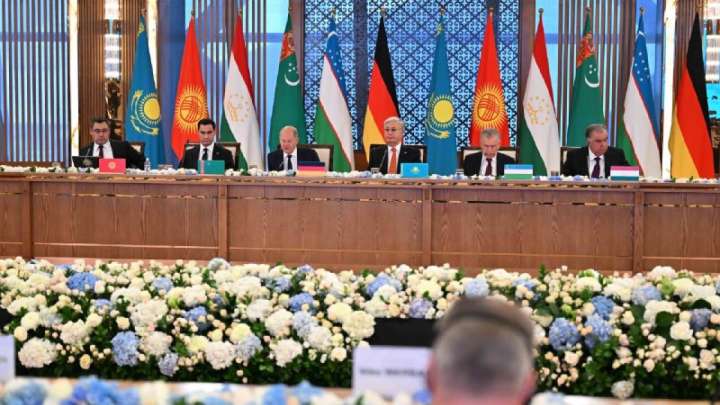 Президент Орталық Азия мемлекеттері басшыларының, ГФР Канцлері және Германияның ірі бизнес өкілдерінің кездесуіне қатысты