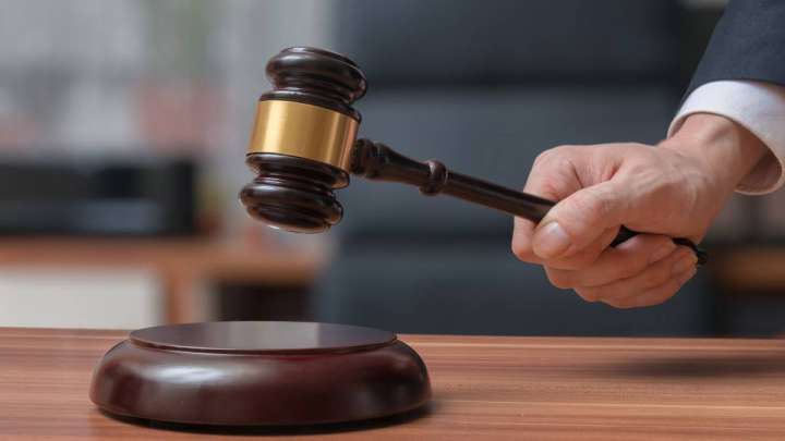 Асырап алған балаларын құлдықта ұстаған адам сотталды