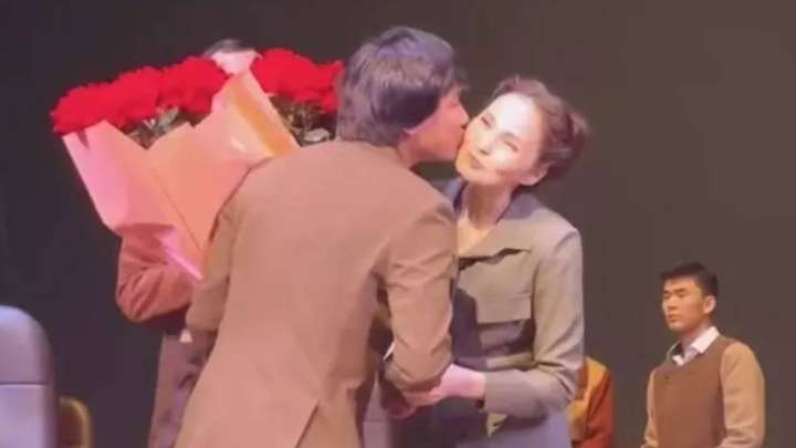 Қайрат Нұртас Жұлдыз Әбдікәрімованы қолдау үшін Атырауға барды