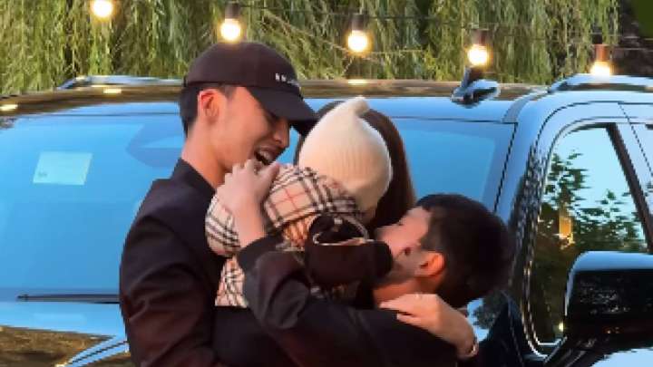 «Әке махаббатын сезіндірді». RaiM Ерке Есмаханның үлкен ұлына көлік сыйлады