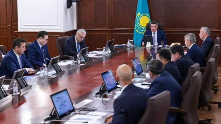 Премьер-Министр Олжас Бектенов  агробизнес өкілдерімен кездесті