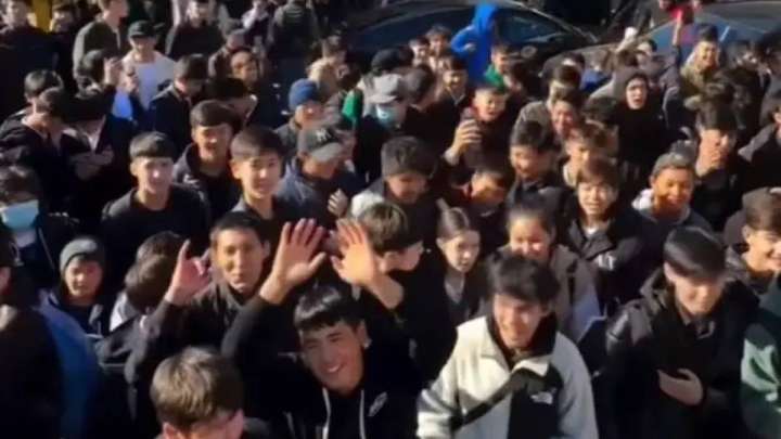 Тегін дөнерге таласқан жұрт тапталып қала жаздады