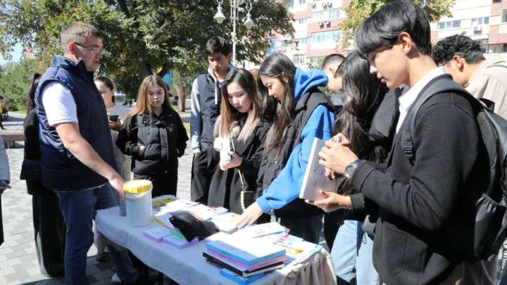 Алматыда Арбатта атом өндірісі қызметкерлері күніне орай көрме өтті