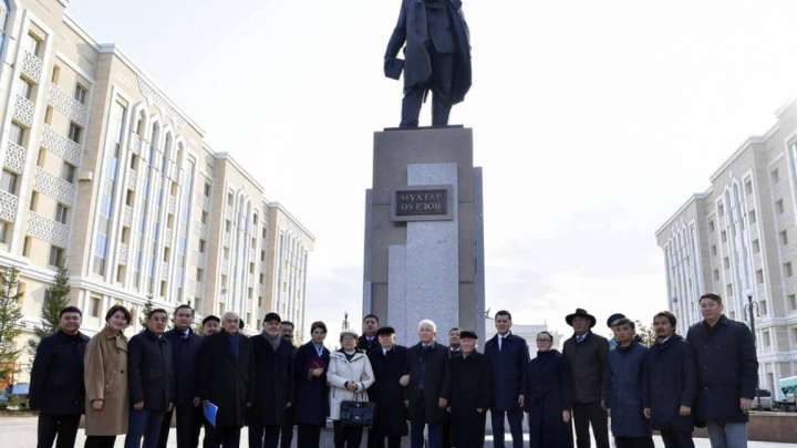 Елордада Мұхтар Әуезов ескерткіші ашылды
