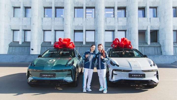 Назым Қызайбай Олимпиададан кейін сыйға алған көліктерін сатып жатыр