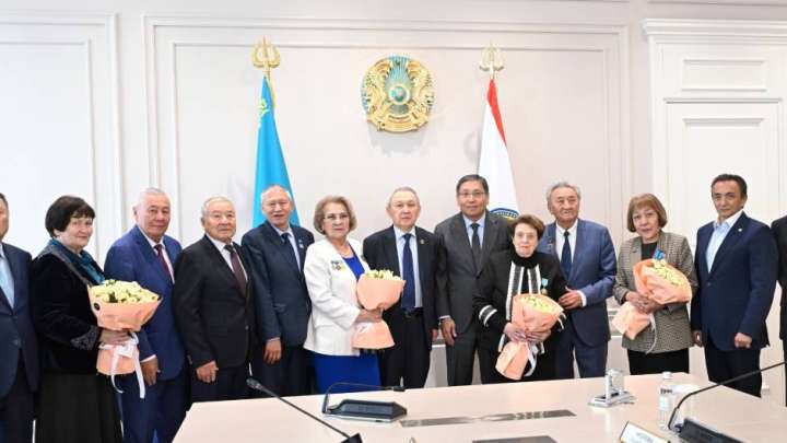 Алматы әкімі қалалық Ардагерлер кеңесінің мүшелерімен кездесті