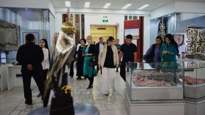 Алматыда зергер және ұста Естай Дәубаевтың көрмесі өтті