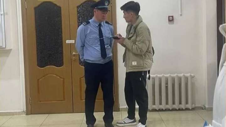 Астанада қоғамдық бақылаушы сайлау учаскесінен шығарылды