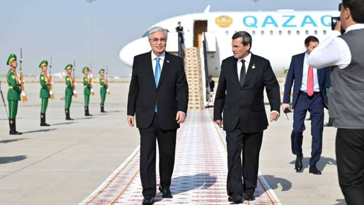 Мемлекет басшысы Түрікменстанға ресми сапармен барды