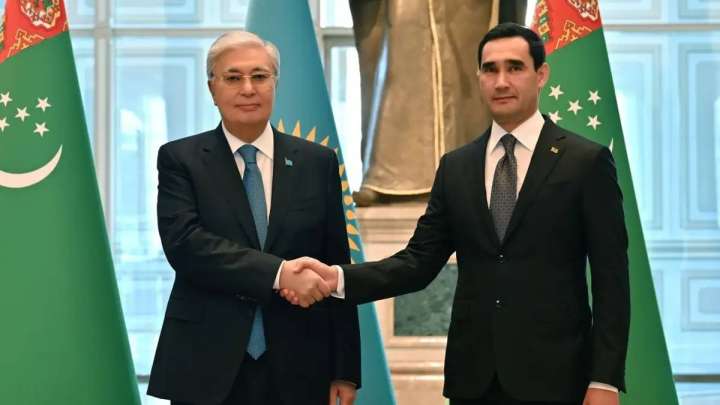 Қасым-Жомарт Тоқаев пен Сердар Бердімұхамедов шағын құрамда келіссөз жүргізді