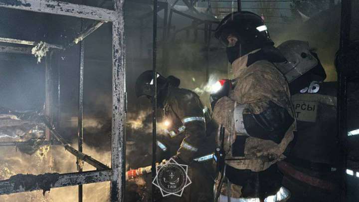 Астанада Есілдің жағасындағы мейрамхана өртенді