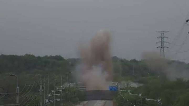 Солтүстік Корея Оңтүстік Кореямен шектесетін жолдарды жарып жіберді