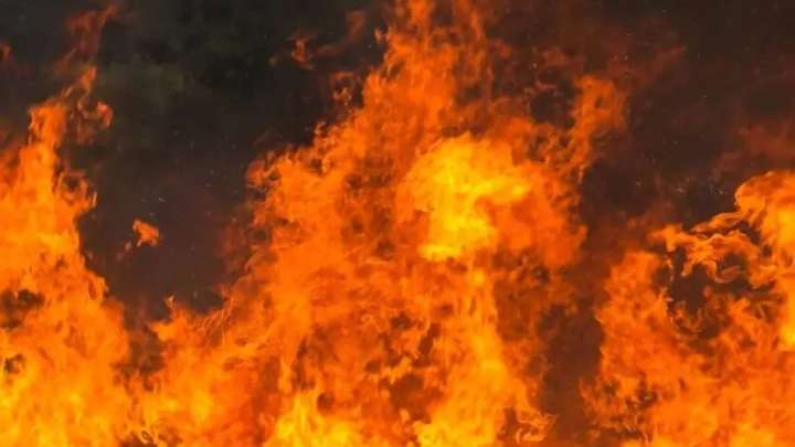 Бензин тасымалдайтын көлік жарылып, 94 адам көз жұмды