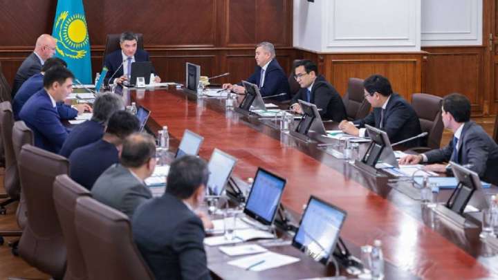 Олжас Бектенов экспортқа бағытталған өндірістерді қолдау шаралары бойынша кеңес өткізді