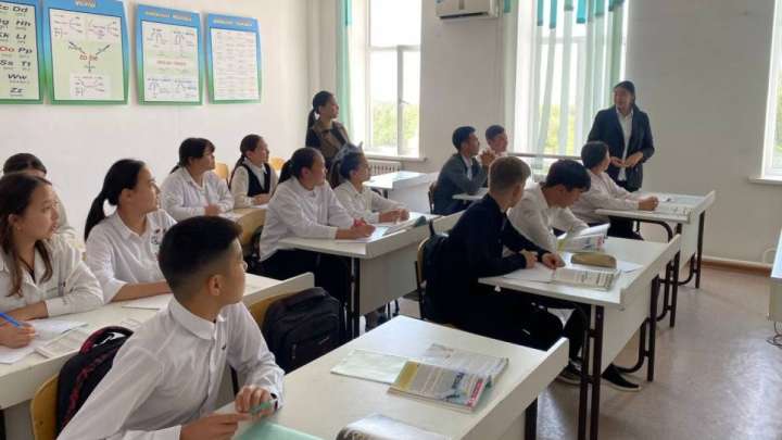 Оқушыларына дәретханада «понятие» туралы айтқан семейлік мұғалім жұмыстан қуылды