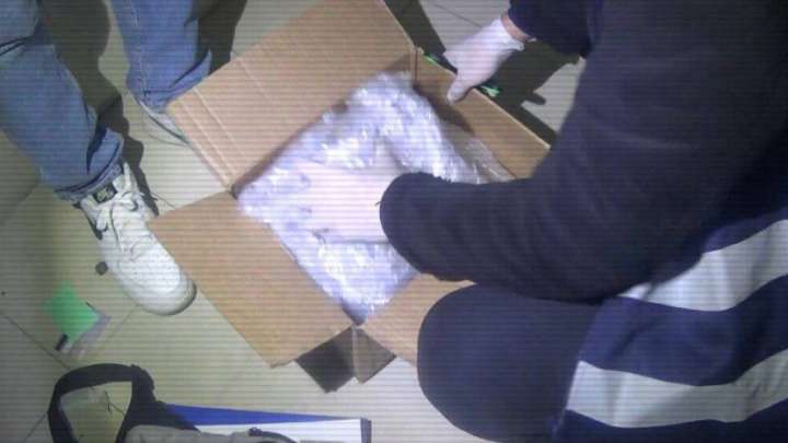 Алматыға шетелден келген сәлемдемеден гашиш майы табылған