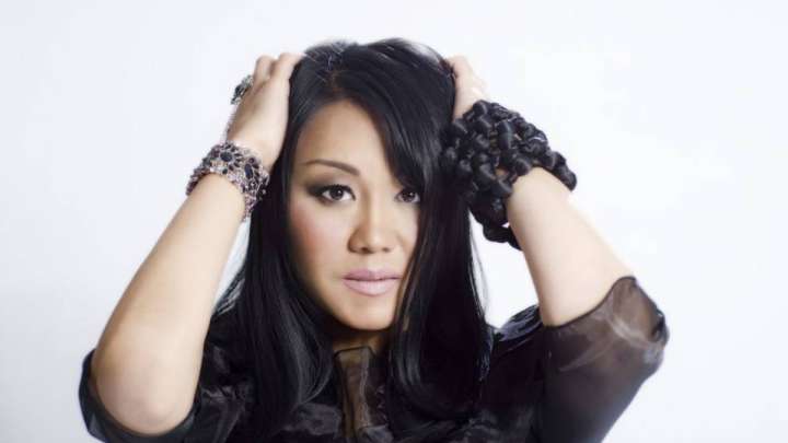 «Арланбайды». Ақбота Керімбекова Республика сарайында ән айтқан Мұрат Әбілданы сынады