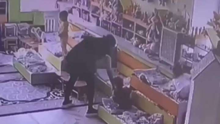 Теміртауда балабақшаға мас күйде келген тәрбиеші жұмыстан қуылды