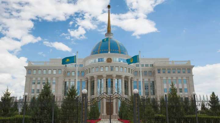 Республика күні қарсаңында ғалымдар, мұғалімдер, дәрігерлер, құтқарушылар және жұмысшылар марапатталды