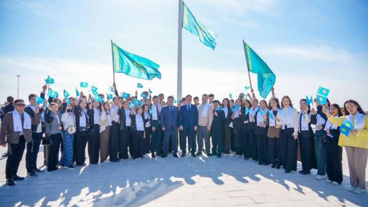 Шымкенттің ең биік нүктесінде алып ту желбіреді