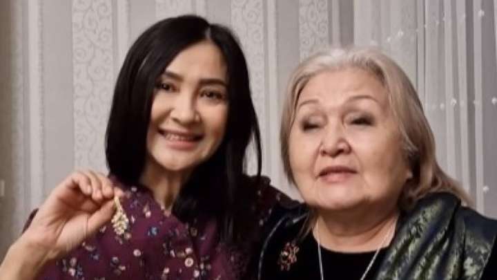 Халық әртісі атағын алған Лидия Кәденова Меруерт Түсіпбаеваны қуантты
