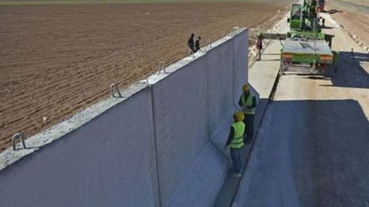 Түркия Иранмен шекарада бетоннан қабырға тұрғызып жатыр