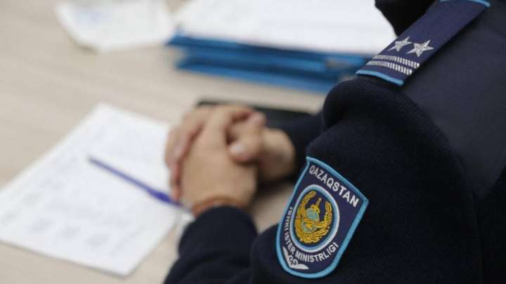 Алматыда полицейді пышақтаған адам ұсталды