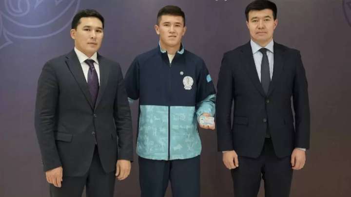 Жастар арасында әлем чемпионы атанған 6 боксшыға атақ берілді