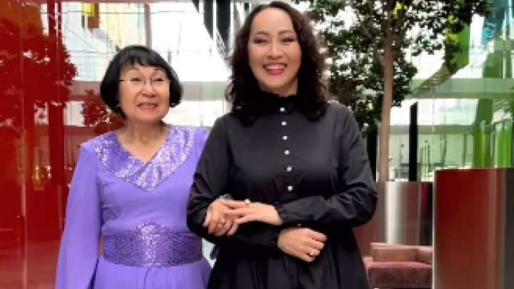 «Келіндік міндетім»: Айгүл Иманбаева алғаш рет енесін көрсетті