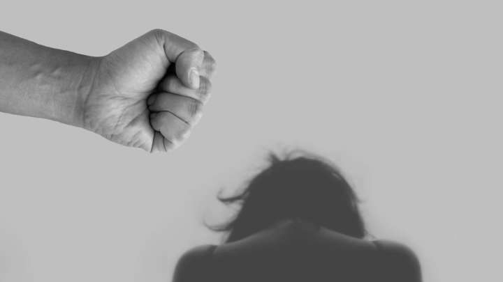 Ақтөбелік әйел өз анасын өлгенше сабаған