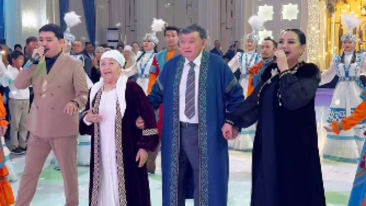 Алтынай Жорабаева ата-анасының алтын тойын дүркіретіп өткізді