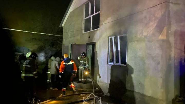 Жамбыл облысында кейуана мен 4 бала өрттен құтқарылды