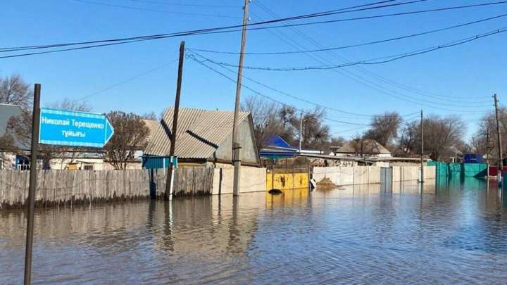 Ақтөбеде тасқын болып жатқанда 600 мың теңге пара алған