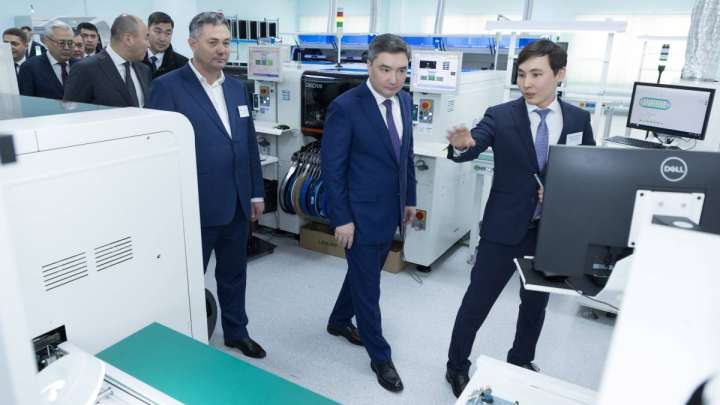 Олжас Бектенов Астанадағы өнеркәсіп жұмыстарымен танысты