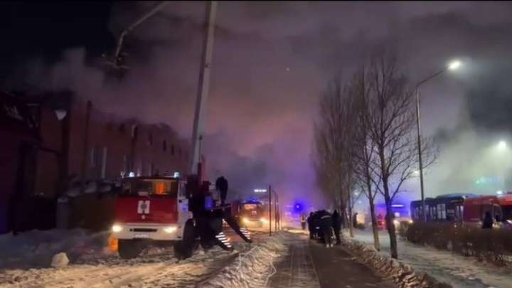 Астанада үшқабатты жатақхананың бөлмелері өртенді