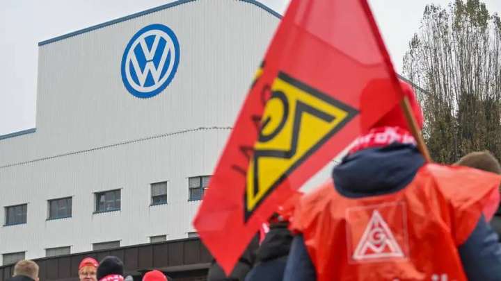 Бүгін Германиядағы Volkswagen зауыттарының жұмысы тоқтайды