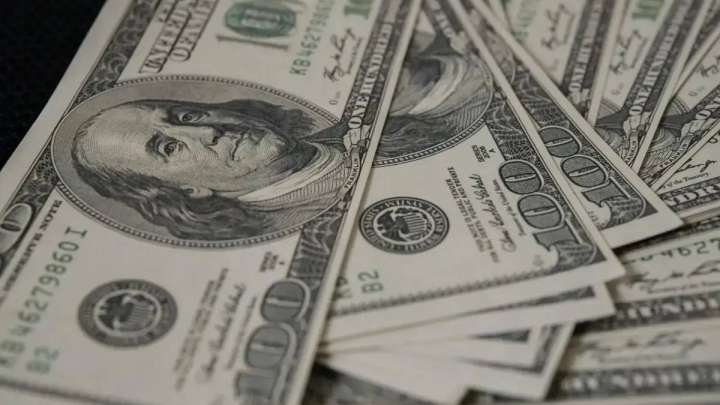 Доллар  520 теңгеден сатылып жатыр