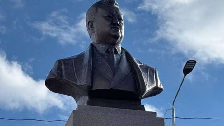 Алматы облысында Заманбек Нұрқаділовтің ескерткіш-бюсті ашылды