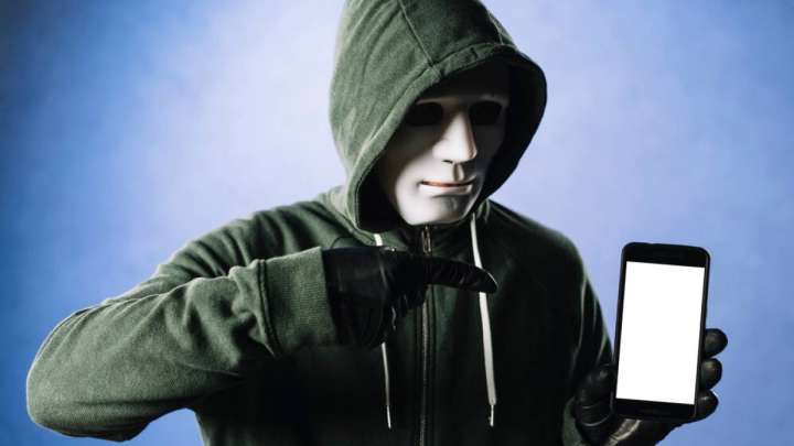 Ақмолалық зейнеткер алаяқтармен сөйлесіп, 1,7 млн теңгесінен айрылды