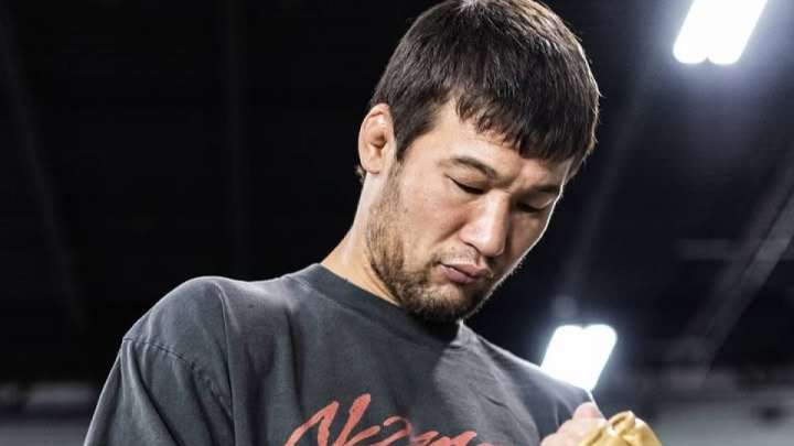 Шавхат Рахмонов Иан Гэрримен жекпе-жек алдында көз арбасты (ВИДЕО)