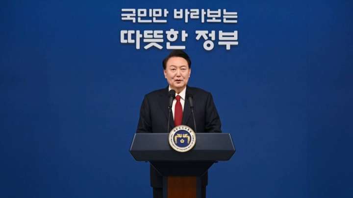 Оңтүстік Корея Президенті әскери жағдай жариялағаны үшін халықтан кешірім сұрады