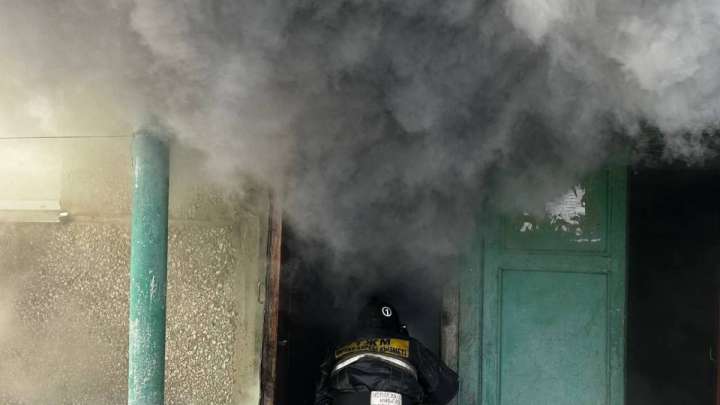 Петропавлда үй ішінде өрт шығып, 15 адам эвакуацияланды (ВИДЕО)