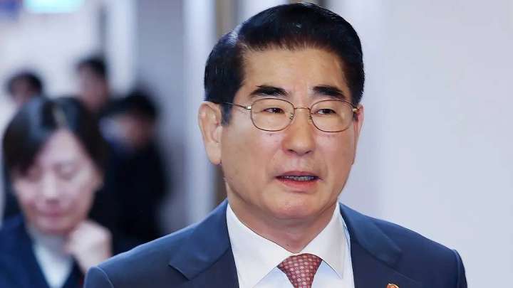 Оңтүстік Кореяның бұрынғы қорғаныс министрі мемлекетке опасыздық жасады деген айыппен қамауға алынды