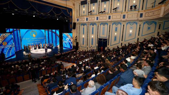 Астанада «Алтын домбыра» республикалық ақындар айтысы өтіп жатыр